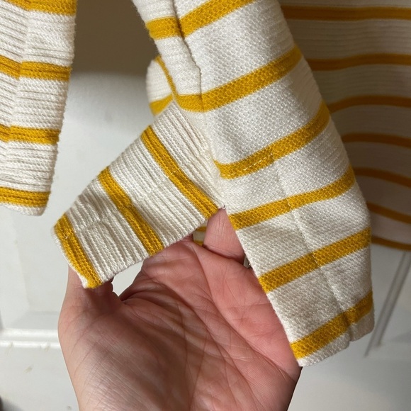 COld Navy‎ yellow stripes top with wide cuff. - Picture 5 of 6